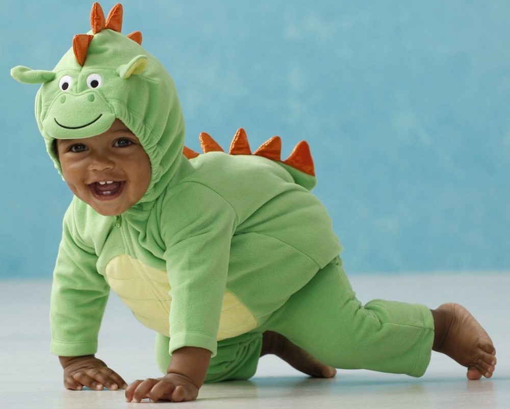 Ребенок в костюме дракона