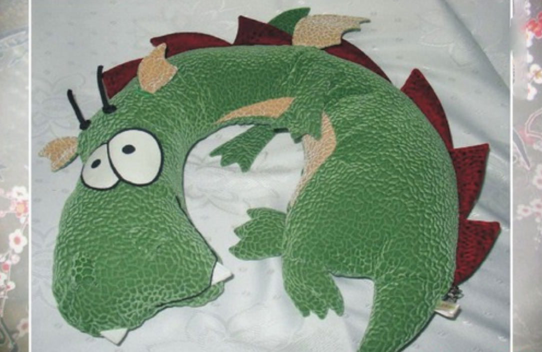 Дорожная подушка дракон