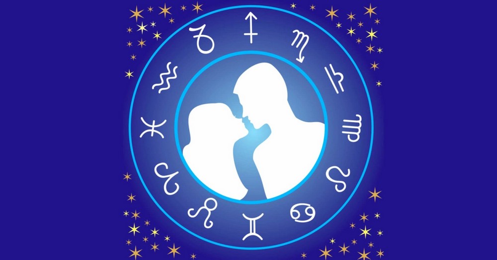Тень молодой пары в центре зодиакального круга