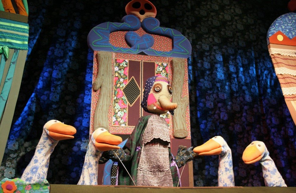 Куклы и декорации в театре
