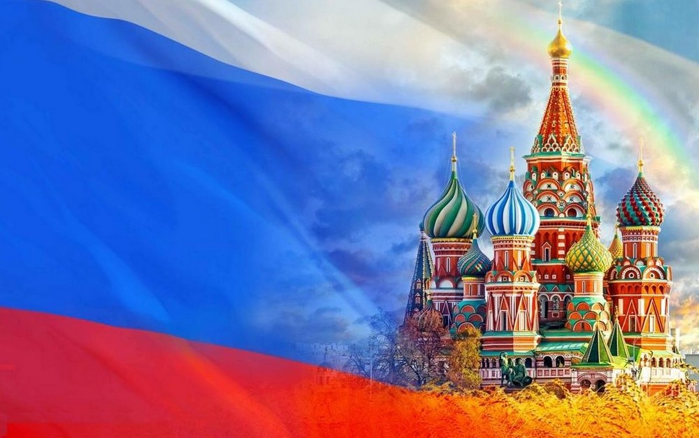 Кремль, российский флаг