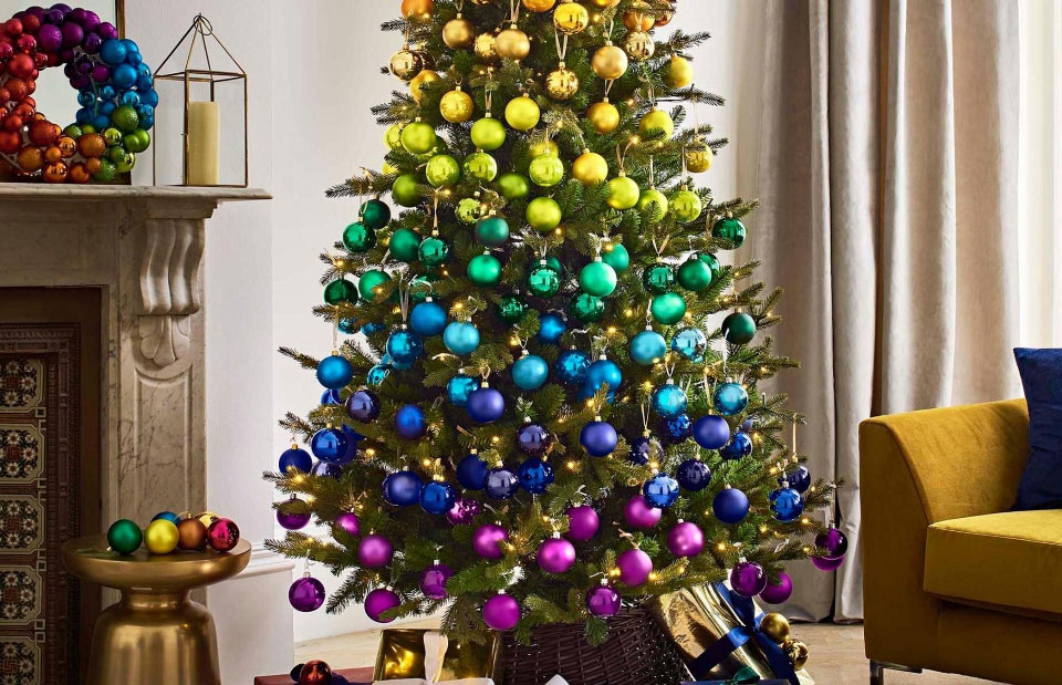 Радужный дизайн новогодней елки