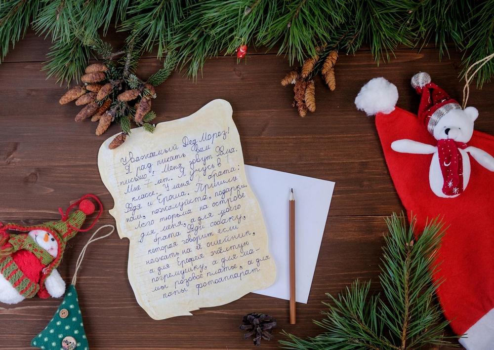 Письмо Деду Морозу, карандаш,новогодний колпак, еловые ветки